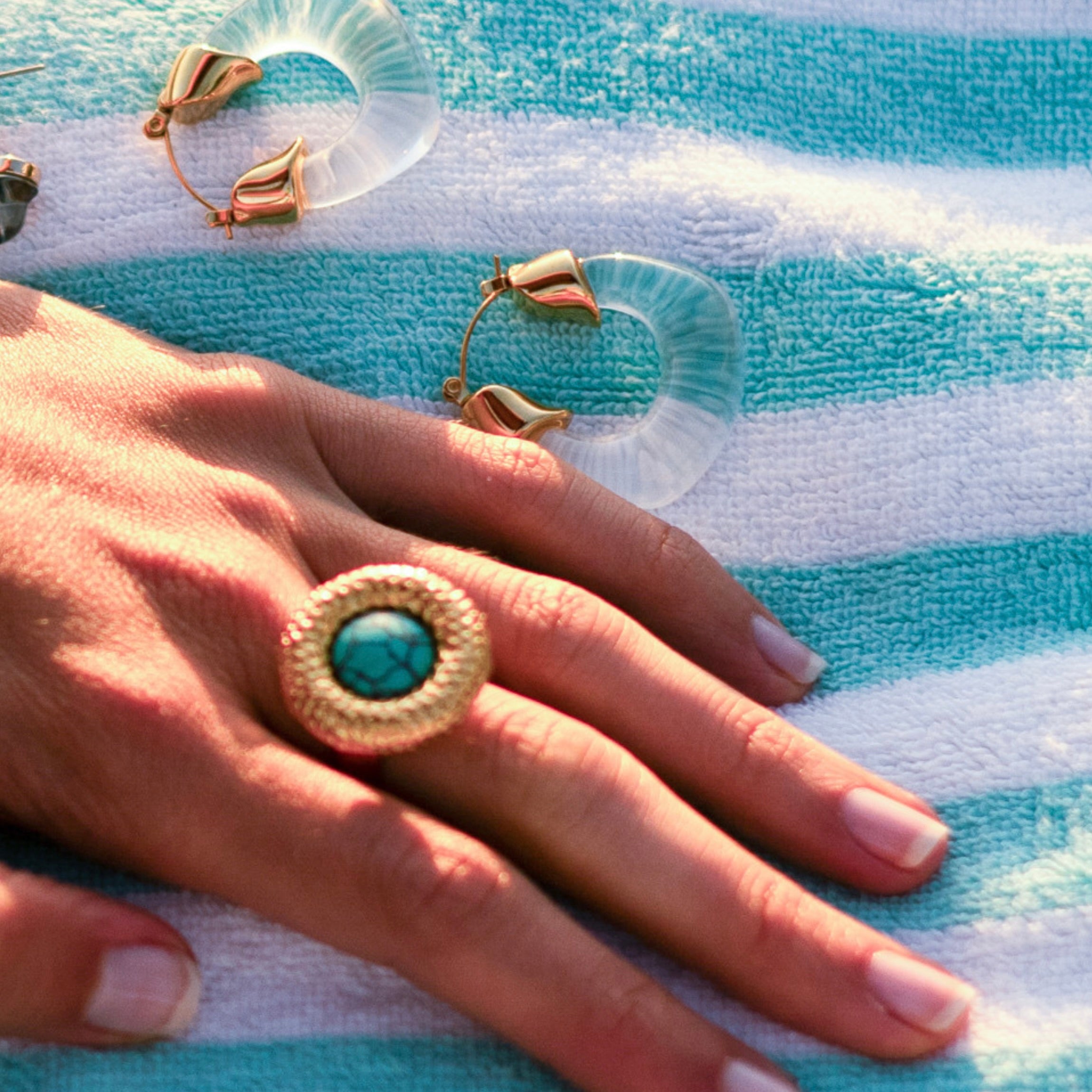 Boucles Joan transparentes plaqué or 18k