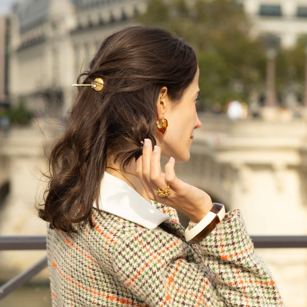 Pince Camélia plaqué or 18K