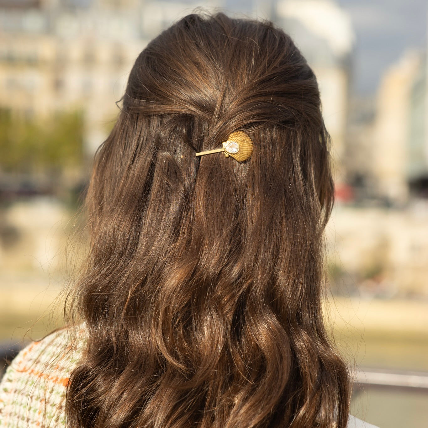 Pince Camélia plaqué or 18K